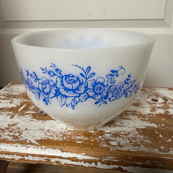 Vintage Federal Glass Serving Bowl-White Milk Glass With Blue Flowers - Picture 3 of 5